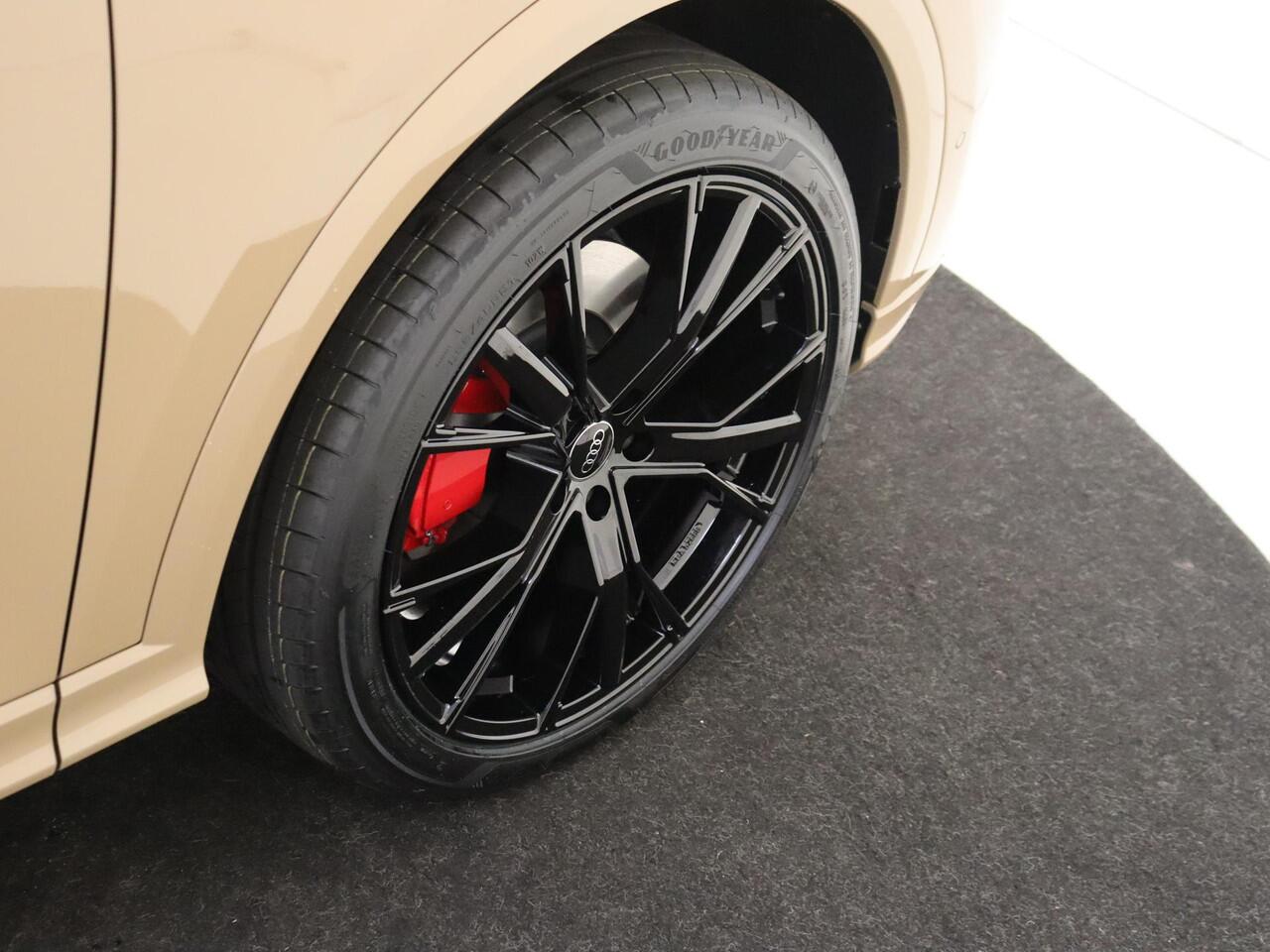 Audi Q5 2.0 TFSI e-hybrid quattro S edition Competition | Luchtvering | 21 inch lm velgen | Panoramadak | Lederen bekleding | Head-Up display