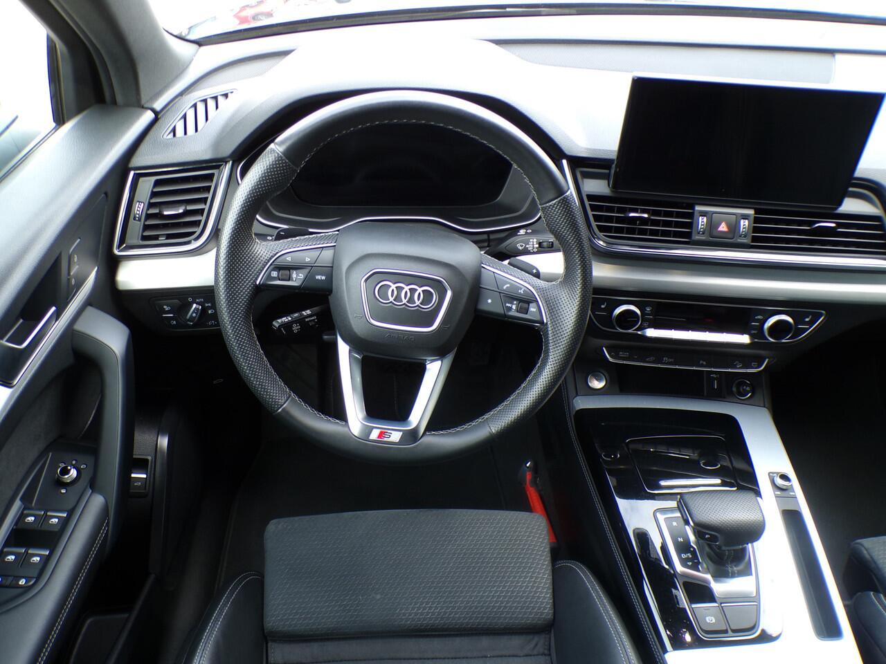 Audi Q5 55 TFSI e S edition Competition, Trekhaak / Luchtvering / Full LED / Sensoren + Camera / Carplay + Android Auto / Stoelverwarming / 20'' LMV