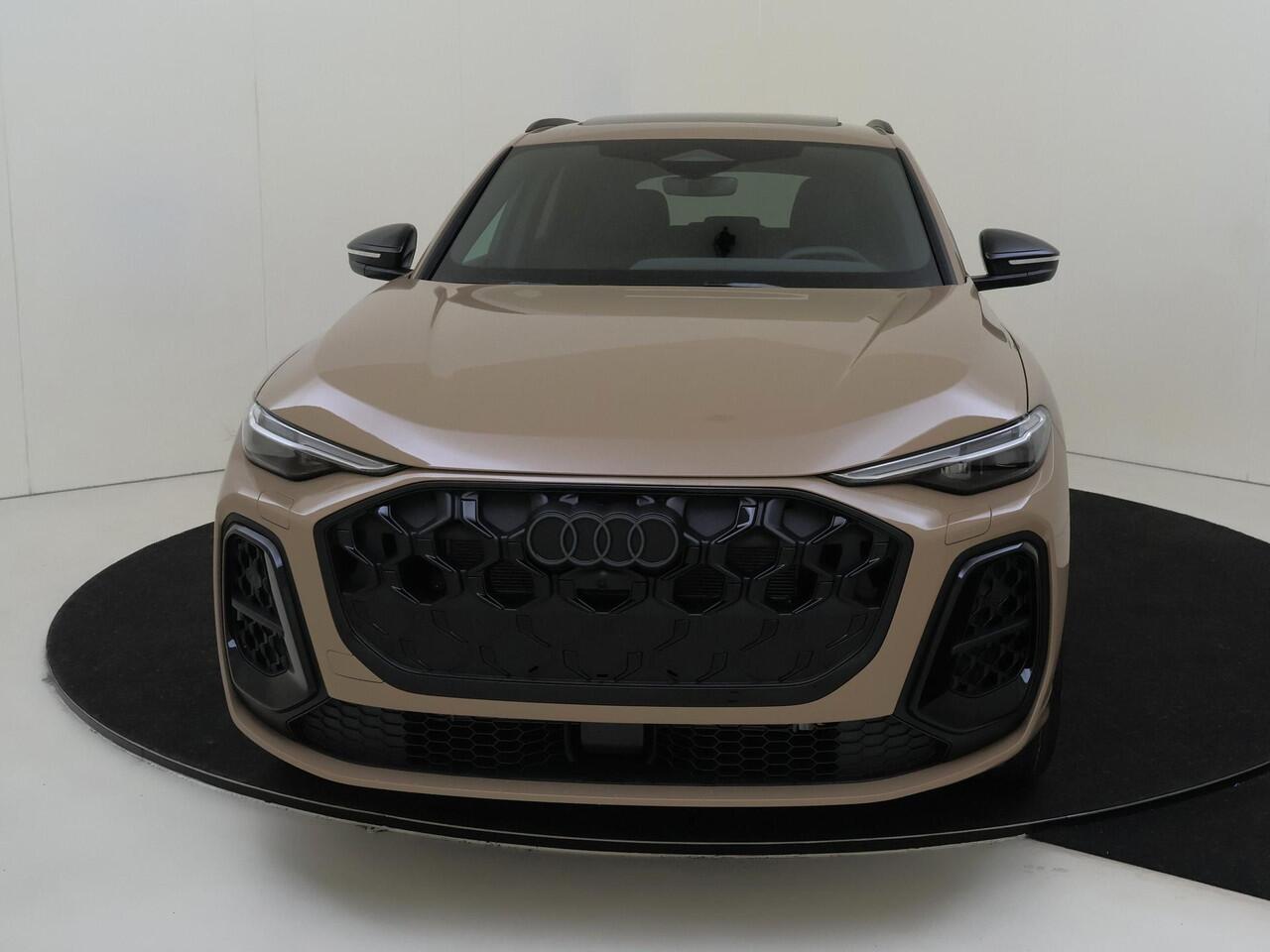 Audi Q5 2.0 TFSI e-hybrid quattro S edition Competition | Luchtvering | 21 inch lm velgen | Panoramadak | Lederen bekleding | Head-Up display