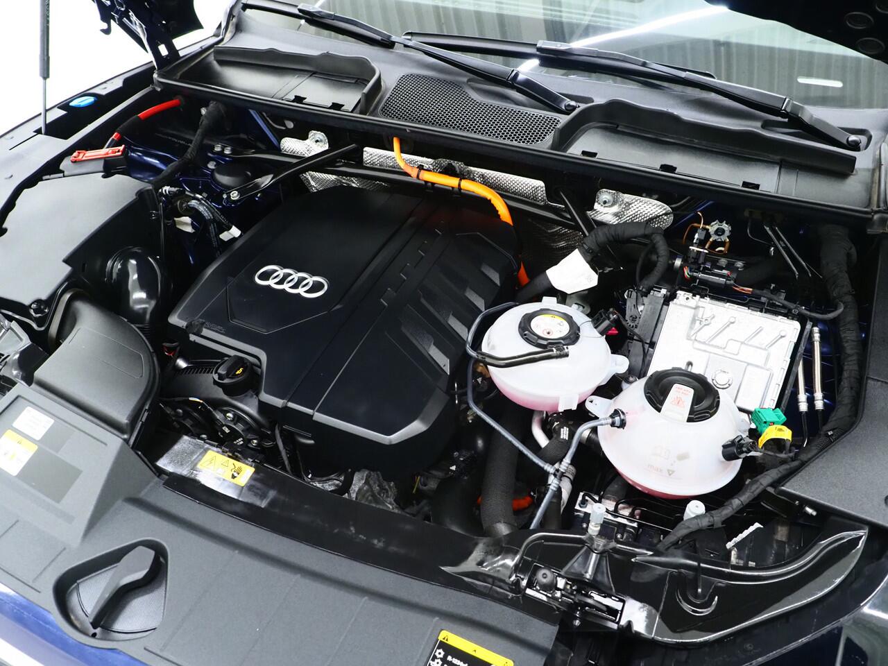 Audi Q5 Sportback 55 TFSI e Quattro S edition Competition | Panoramadak | B&O | Leder | 360 | Keyless | Dodehoek | Virtual | Carplay