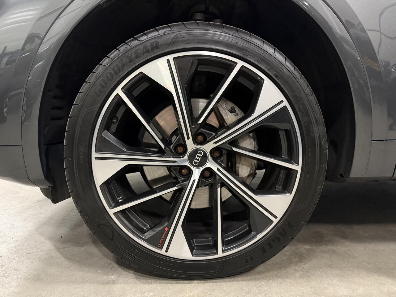 Audi Q5 50 TFSI e S-Line PANO/TREKHAAK/MASSAGE/ACC/KEYLESS/21"/CAMERA/CARPLAY/DONKERE HEMEL/STANDKACHEL/EL.A.KLEP/PRIVACY/DAYTONAGRAU/VOLLEDIG AUDI DEALER HISTORIE, NET OH BEURT GEHAD