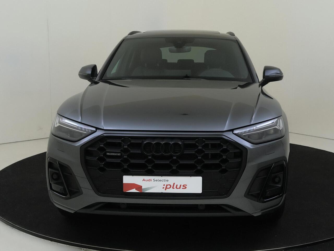 Audi Q5 50 TFSI e S edition | Panoramadak | Stoelverwarming | Optiek zwart Plus | LED matrix verlichting | Navigatie Plus | Virtual cockpit Plus | Achteruitrijcamera |