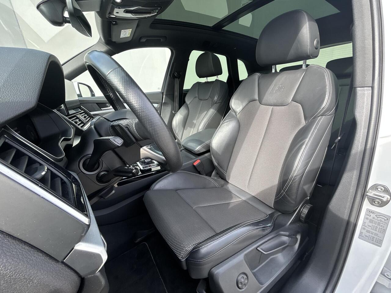 Audi Q5 55 TFSI e Quattro S line 367pk / SOH 100% / S-Line / 22" velgen / Panoramadak / Wegklapbare Trekhaak (2.000 trekgewicht) / Android Auto / Apple Carplay /