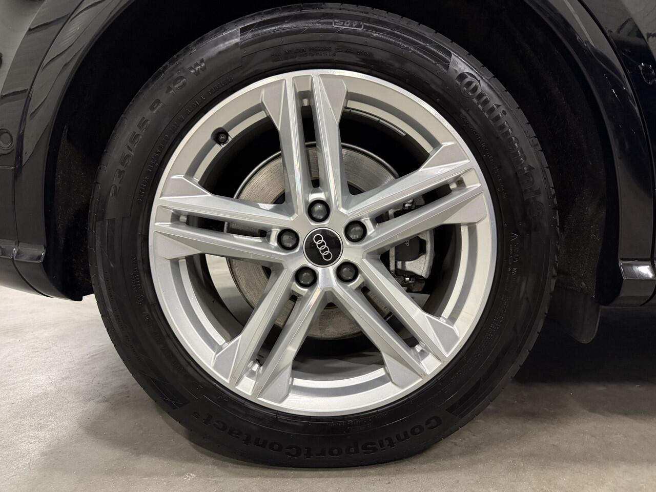 Audi Q5 55 TFSI e quattro Competition 367PK S-Line PANO/LUCHTVERING/TREKHAAK/360CAMERA/MASSAGE/KEYLESS/MATRIX/VIRTUAL/CARPLAY/SFEER/19"/PRIVACY/3X S-LINE/MYTHOSSCHWARZ METALLIC/VOLLEDIG AUDI DEALER HISTORIE,NET OH BEURT GEHAD BIJ 152.329KM