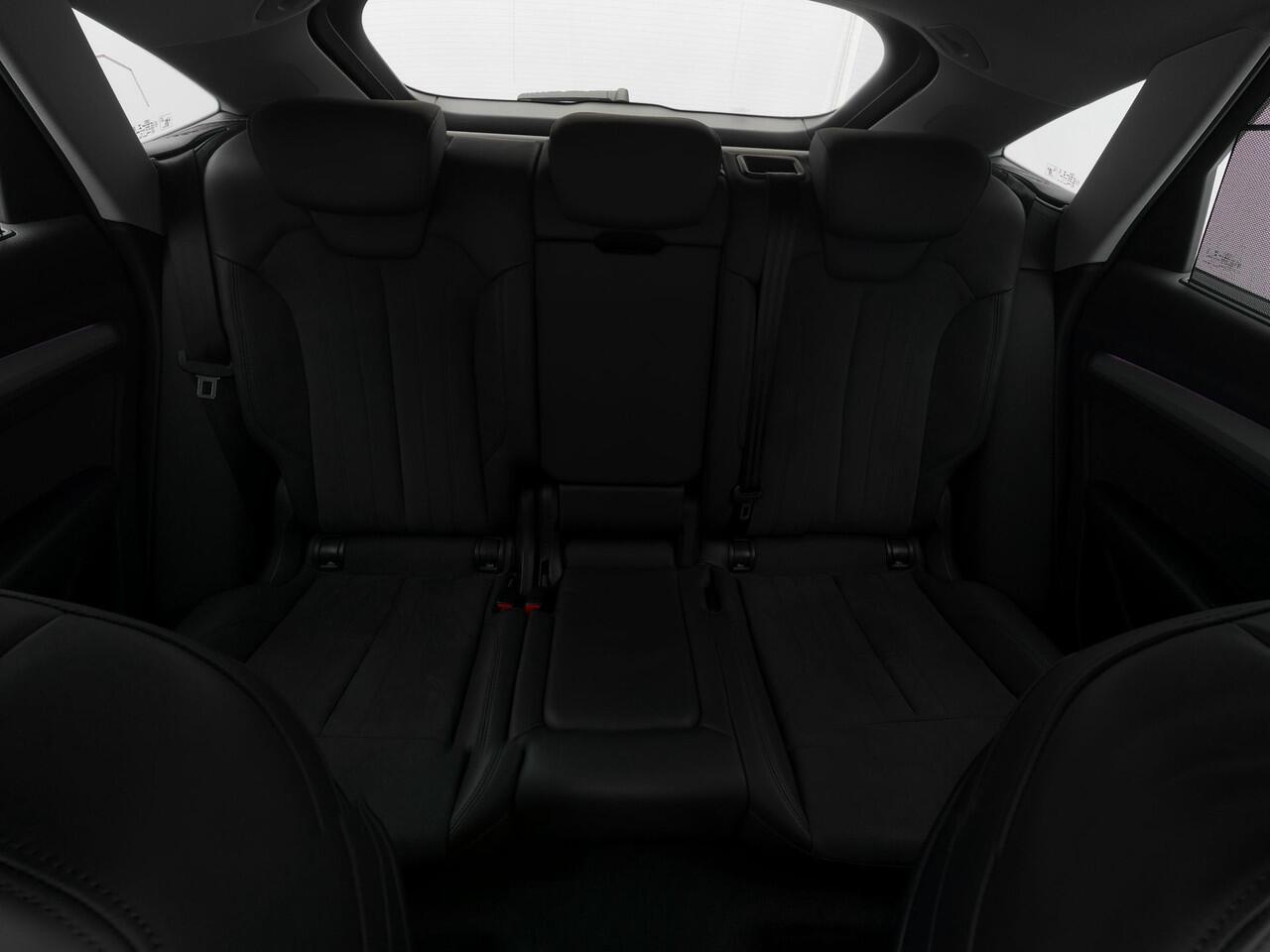 Audi Q5 Sportback 55 TFSI e Quattro S-Line Plug in Hybrid PHEV | Trekhaak af Fabriek | Alcantara Sportstoelen Verwarmd | Adaptive Cruise | Apple Carplay | Virtual | Navigatie | Camera | DAB |