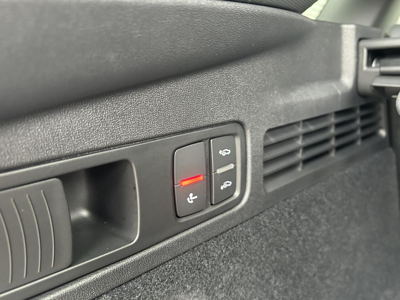 Audi Q5 Sportback S edition Competition 2.0 TFSI e 270 kW / 367 PK S Zwart Leder | Head-Up Display | Trekhaak | Luchtvering | Matrix | Keyless Entry | Bang & Olufsen | Sfeerverlichting | Adaptieve Cruise Control |