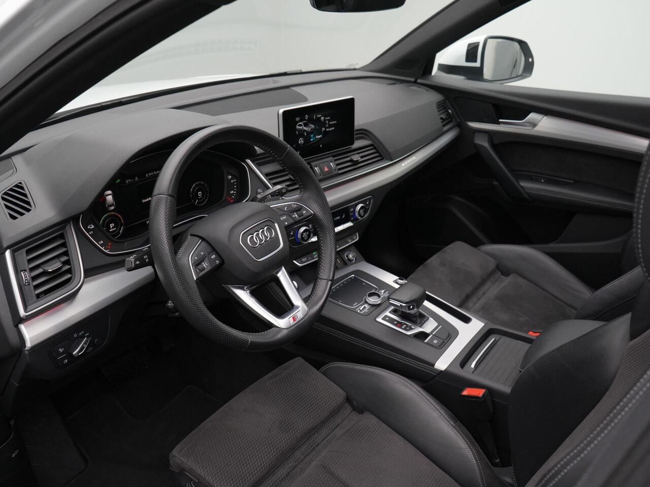 Audi Q5 55 TFSI e 367 pk S-tronic quattro Competition / S-Line | Panoramadak | Trekhaak | Luchtvering | Bang & Olufsen | Matrix LED | Leder/alcantara