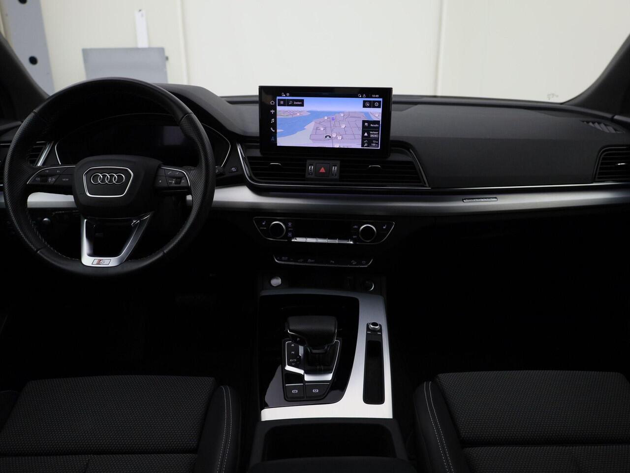 Audi Q5 50 TFSIe 220kW 299PK S Line · Panoramadak · Trekhaak · Achteruitrijcamera ·