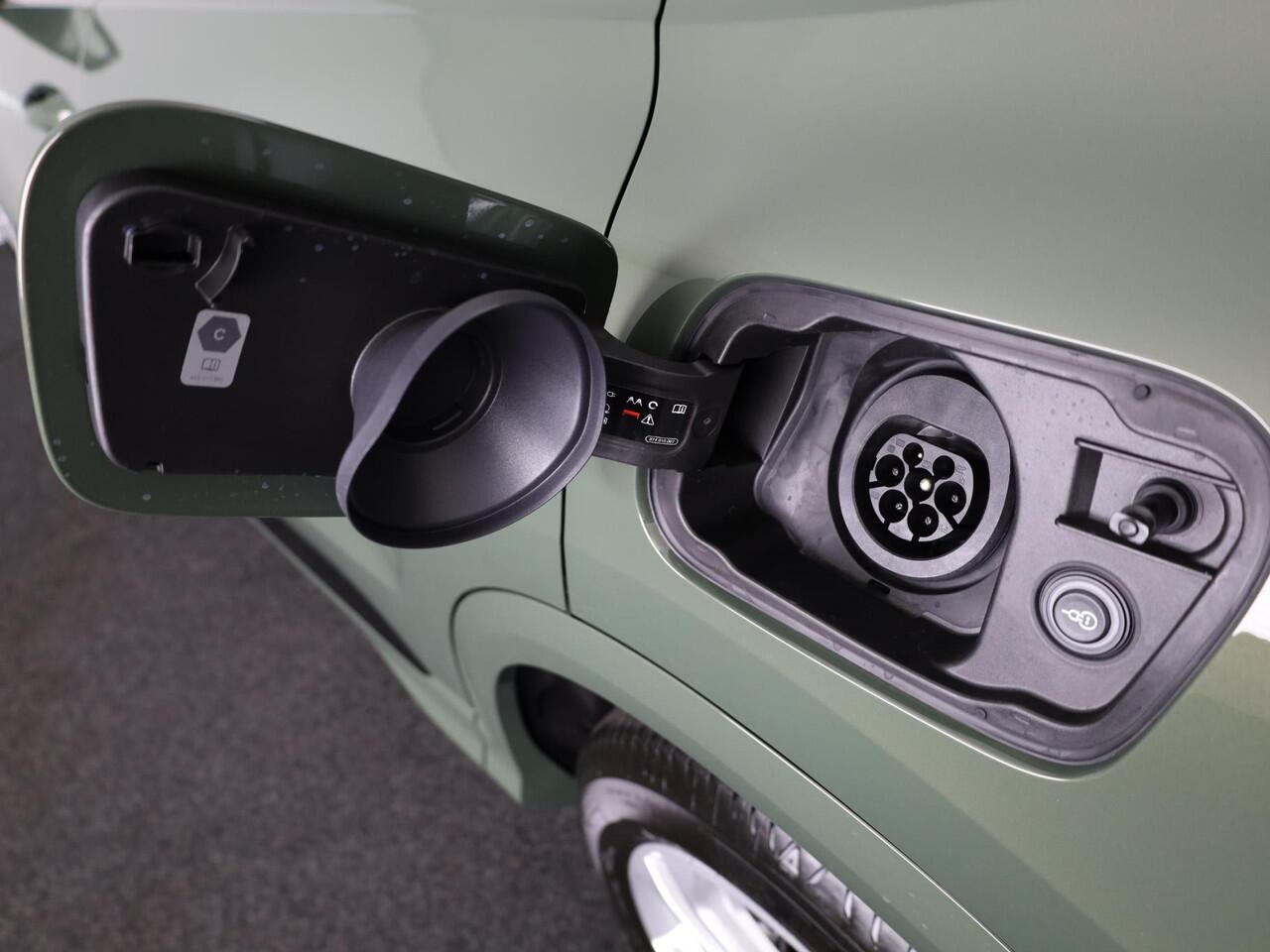 Audi Q5 Sportback 2.0 TFSI e-hybrid quattro S edition | Tech plus | Glazen panoramadak | Zwart pakket | Elektrische stoelen |