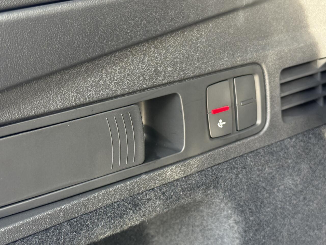 Audi Q5 2.0 TFSI 367pk e-hybrid quattro S edition | Trekhaak | Camera | Stoelverwarming