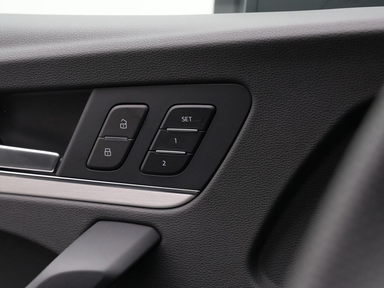 Audi Q5 55 TFSI e Quattro S edition Competition / S-Line | Panoramadak | Trekhaak | Geheugen-/massagestoel | Achteruitrijcamera | Adaptive Cruise