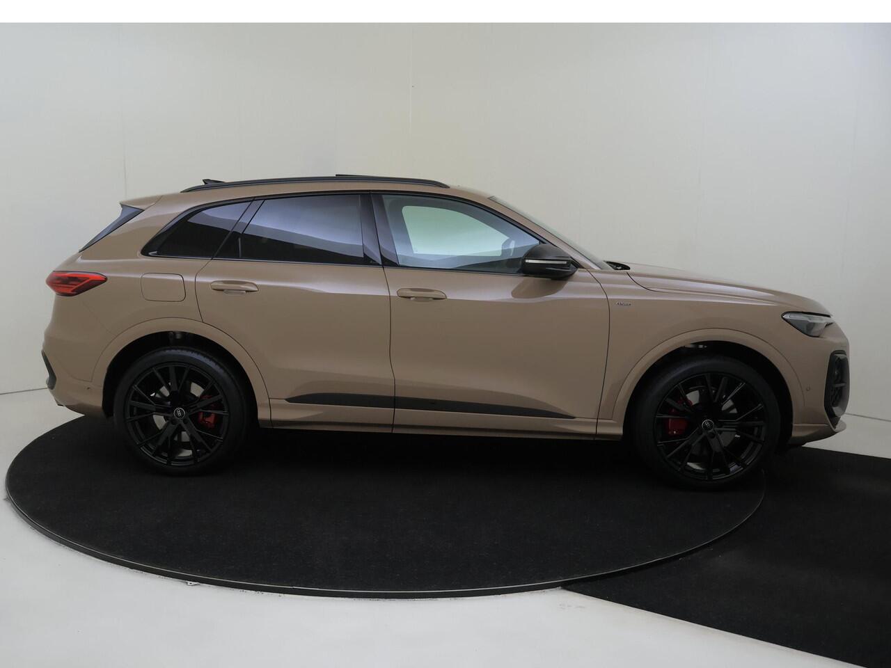 Audi Q5 2.0 TFSI e-hybrid quattro S edition Competition | Luchtvering | 21 inch lm velgen | Panoramadak | Lederen bekleding | Head-Up display