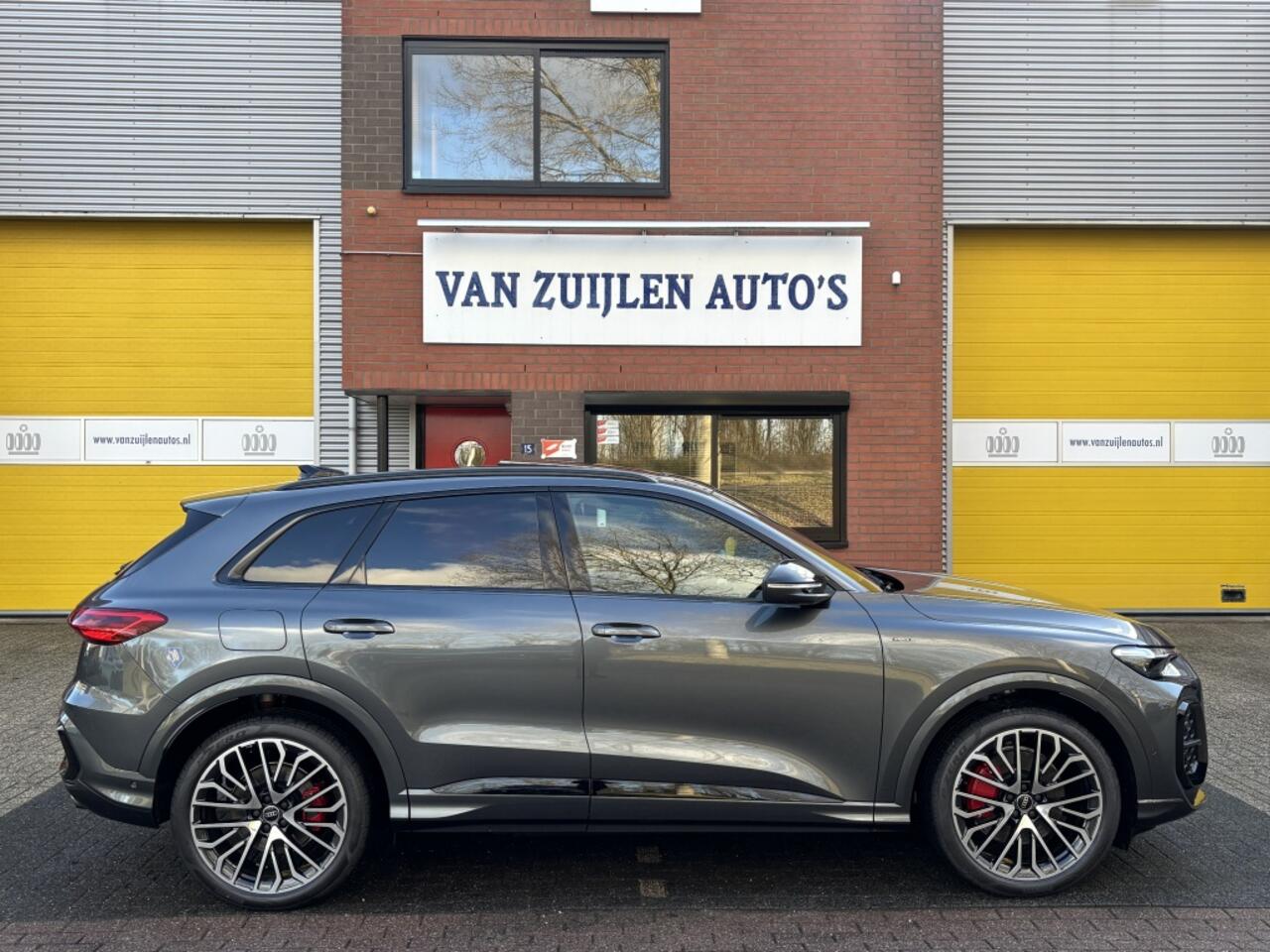 Audi Q5 e-hybrid Quattro 252pk S-Line Pano Luchtvering Trekhaak 21'' BTW