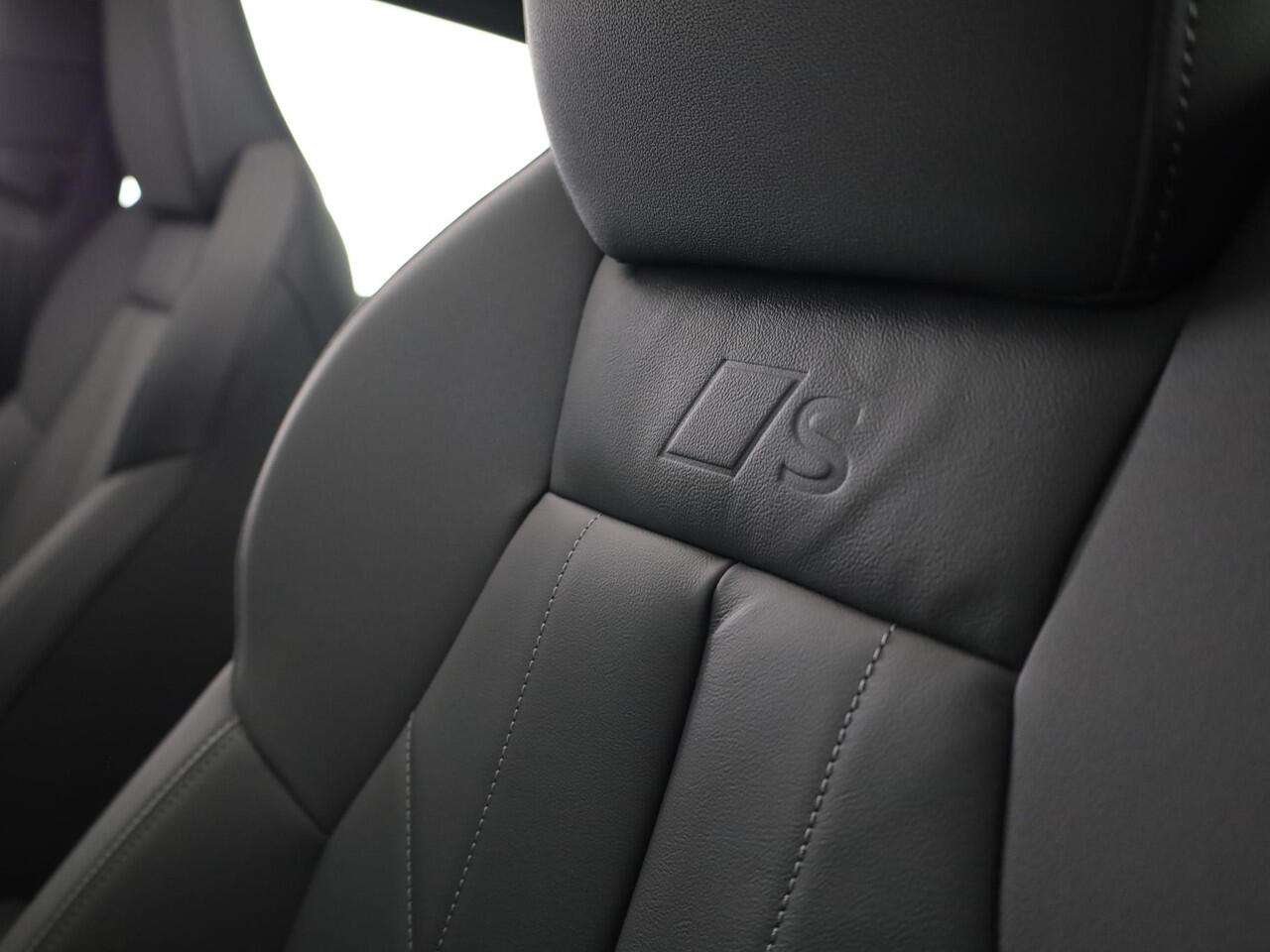 Audi Q5 2.0 TFSI e-hybrid quattro S edition Competition | Mmi experience pro | Glazen panoramadak | Tech plus | Privacy glas |