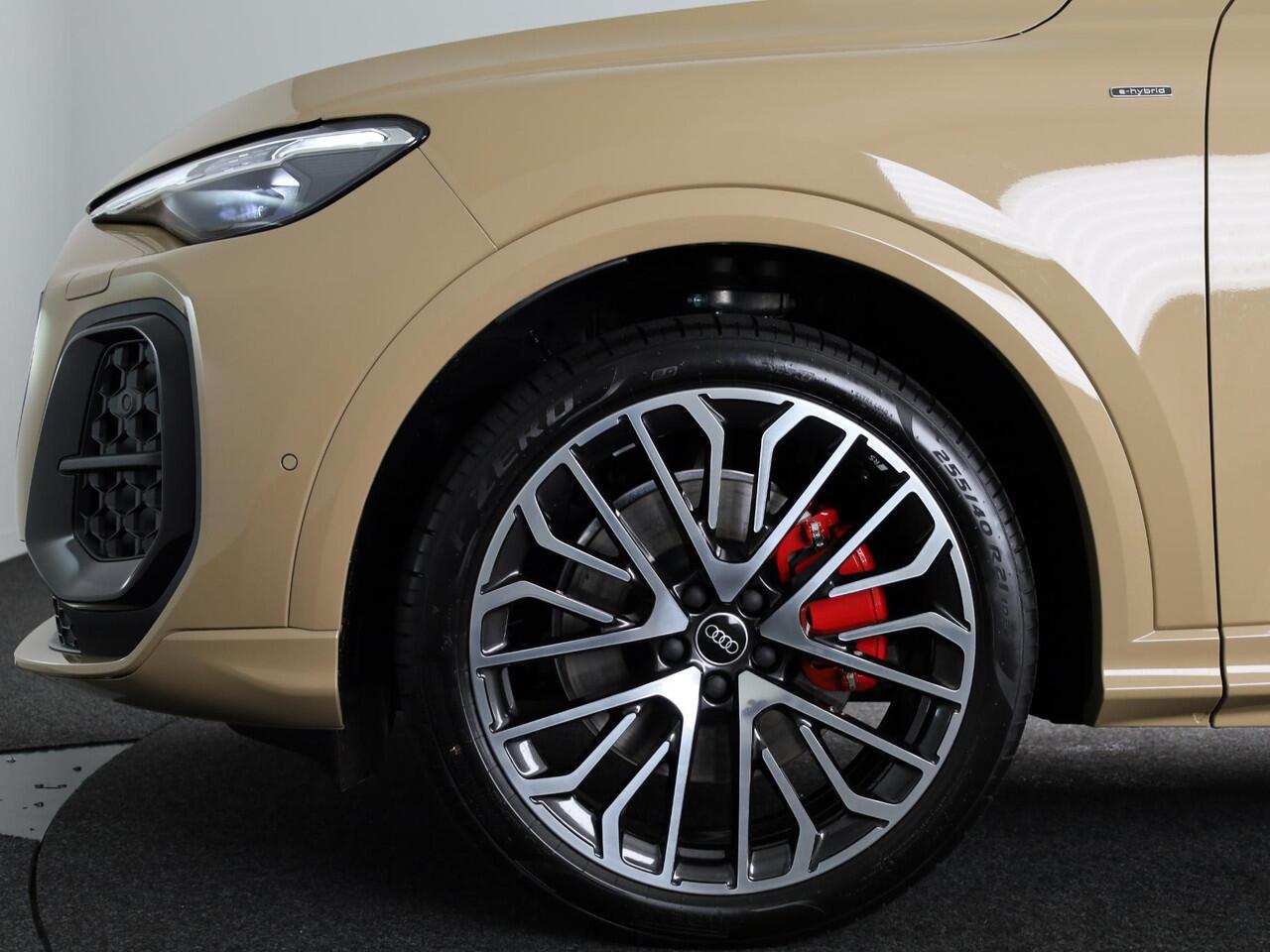 Audi Q5 2.0 TFSI e-hybrid quattro S edition Competition | Mmi experience pro | Glazen panoramadak | Tech plus | Privacy glas |