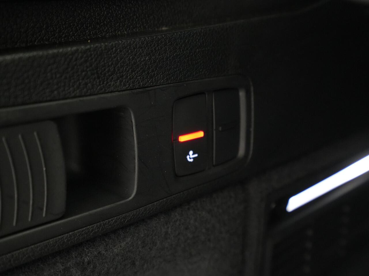 Audi Q5 50 TFSI e 300pk quattro S-Line edition Navigatie Wegkl. trekhaak 360 Camera Stoelverwarming 69