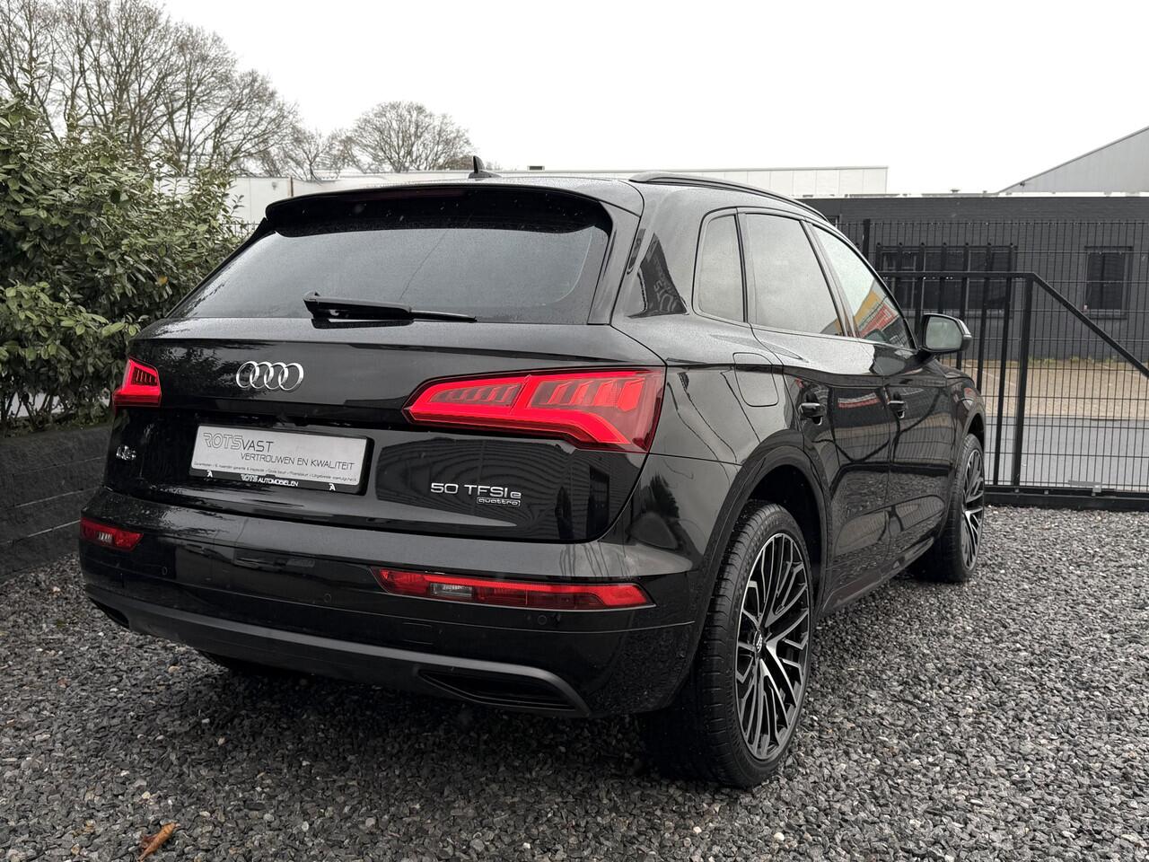 Audi Q5 50 TFSIe Quattro Sport Navi|Leer|Camera|ACC Zwart