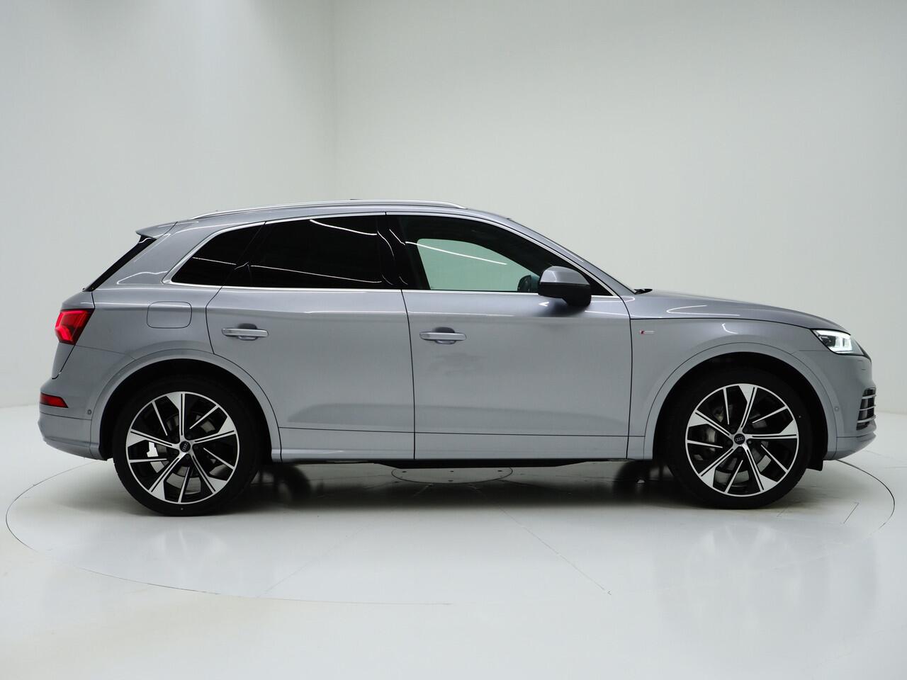 Audi Q5 55 TFSI e quattro Competition | Panoramadak | RS Stoelen | Luchtvering | 360 | Keyless | Trekhaak