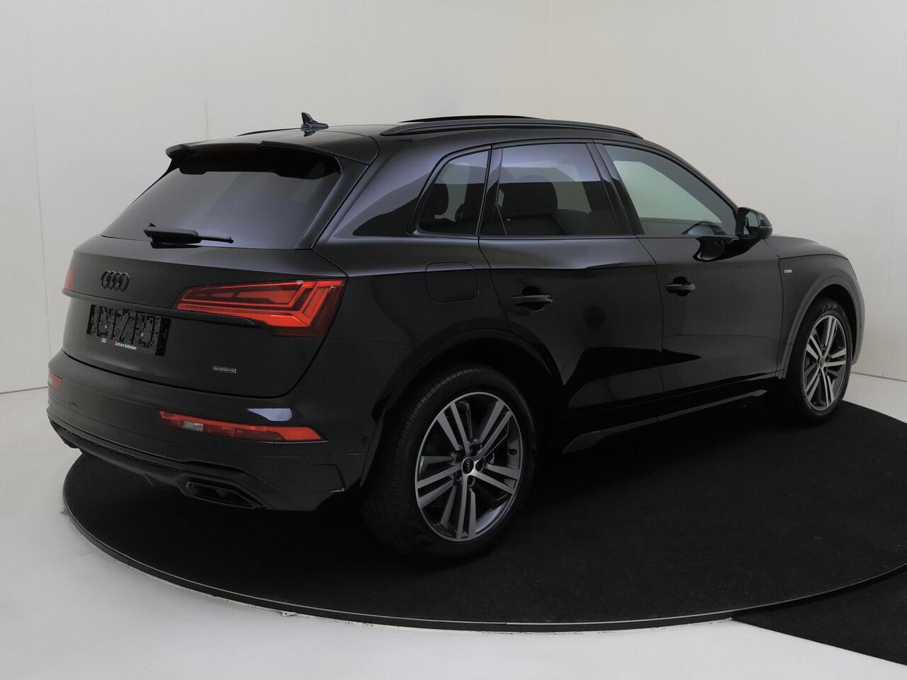 Audi Q5 50 TFSI e S edition Competition | Panoramadak | Comfortsleutel | Elek. verstelbare voorstoelen | Adaptive cruisecontrol | Verwarmbaar stuurwiel