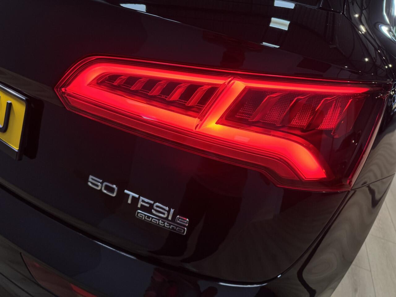 Audi Q5 50 TFSI e quattro S edition S Line Airco ECC | LED | Cruise Control | Apple Carplay | Camera | Navigatie | Isofix | NAP