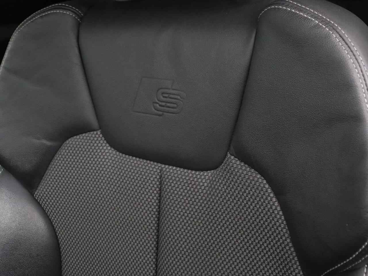 Audi Q5 55 TFSIe quattro S Line | Panoramadak | Adaptive cruise | 360 Camera | Virtual Cockpit | Half leder | Carplay | Full LED | Sportstoelen | Navigatie | PHEV | Plug In