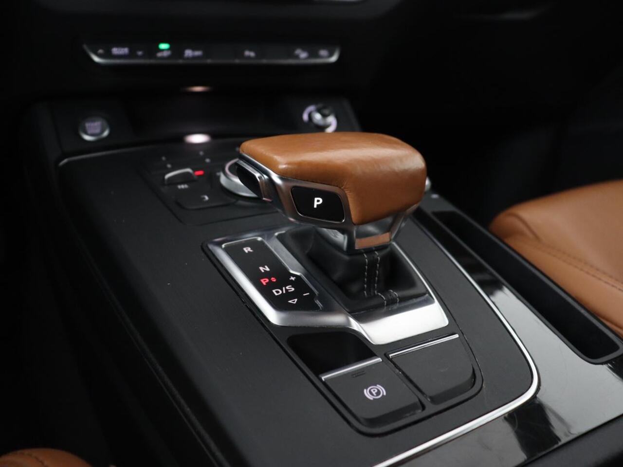 Audi Q5 50 TFSIe quattro S edition | Leder | Luchtvering | Stoelverwarming | Trekhaak | Full LED | Keyless | Navigatie | Sportstoelen