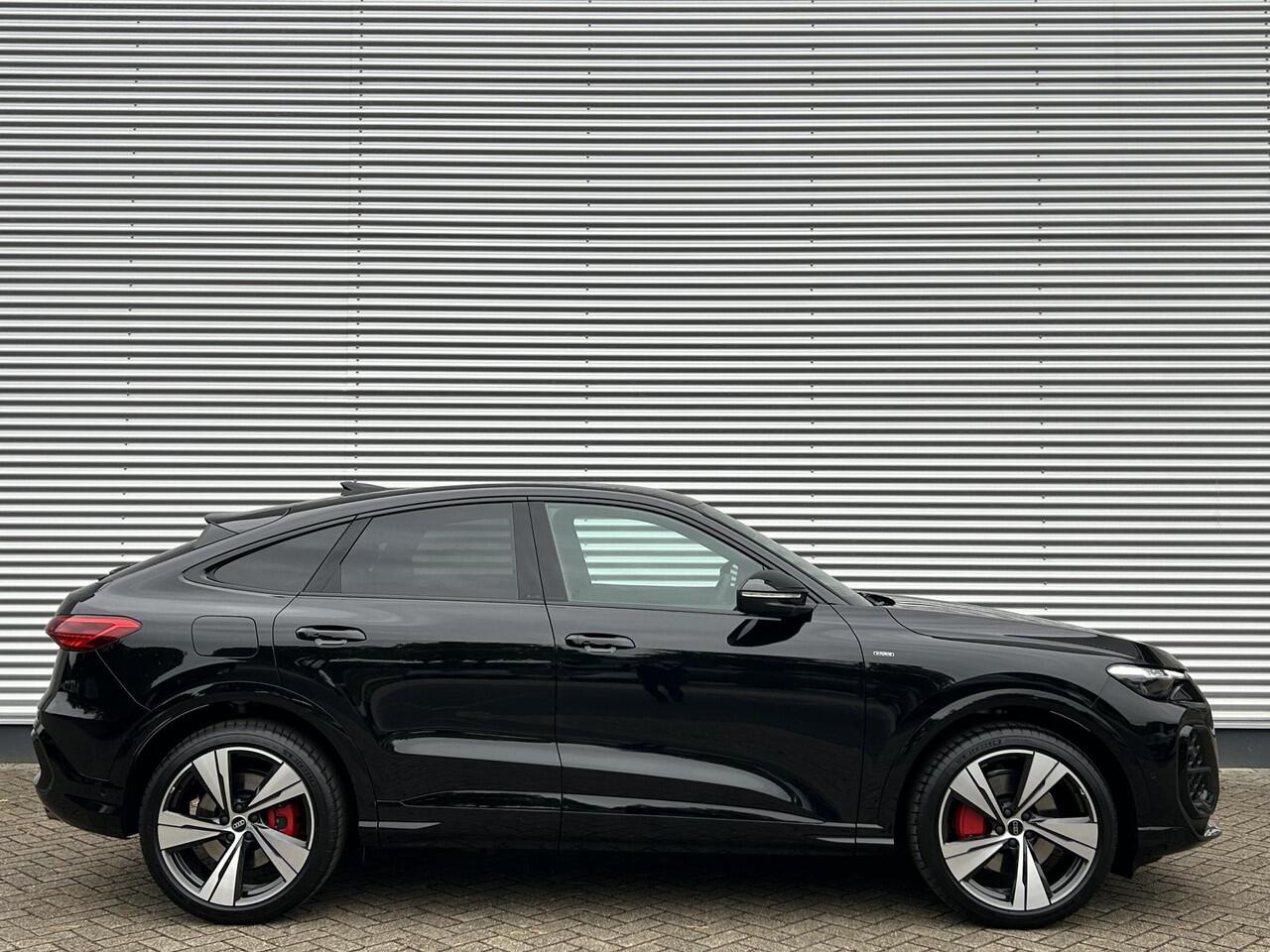 Audi Q5 Sportback S edition Competition 2.0 TFSI e 270 kW / 367 PK S Zwart Leder | Head-Up Display | Trekhaak | Luchtvering | Matrix | Keyless Entry | Bang & Olufsen | Sfeerverlichting | Adaptieve Cruise Control |