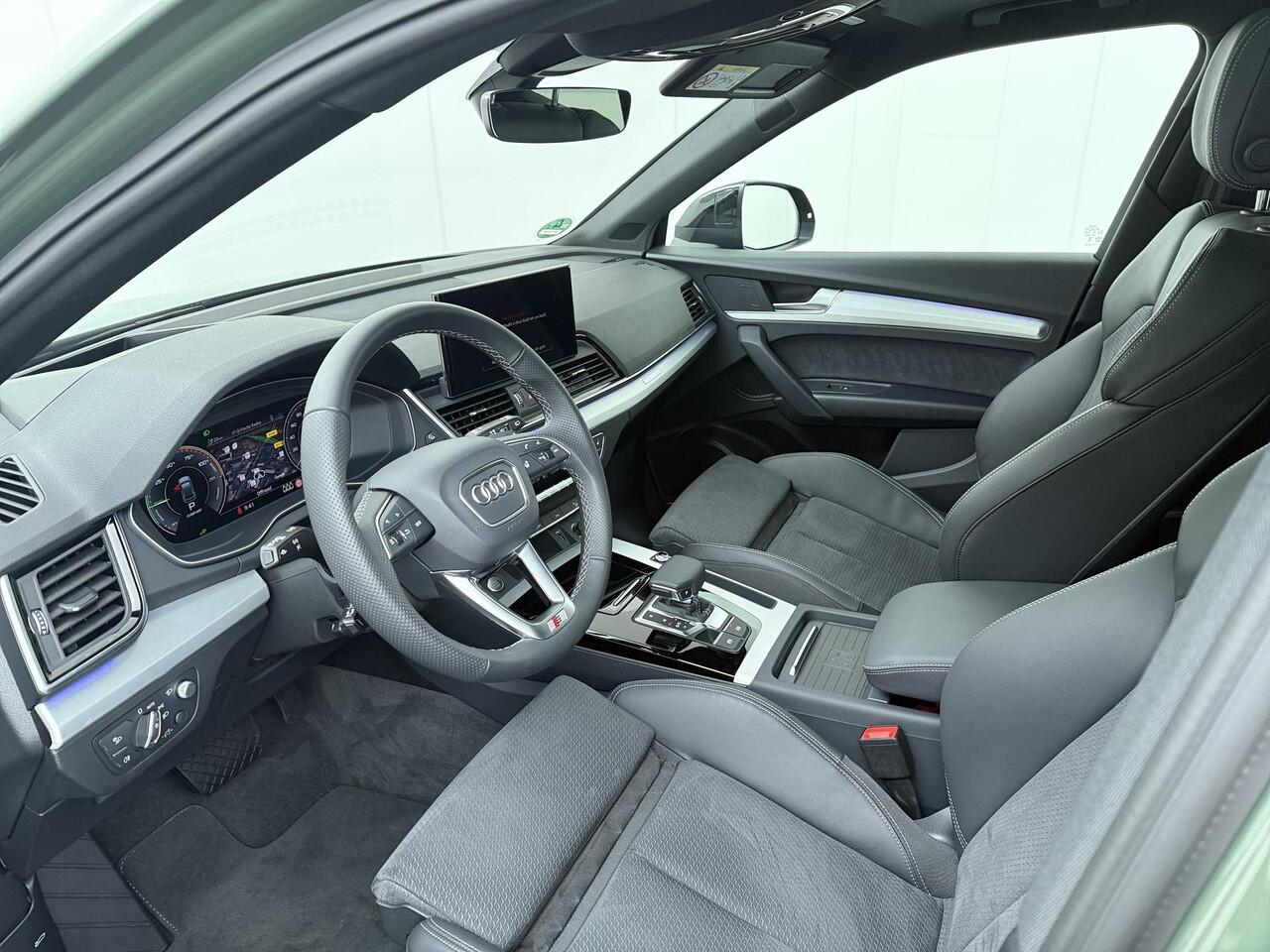 Audi Q5 Sportback 55 TFSI e S edition Competition | 367 PK | Trekhaak | Panoramadak | Luchtvering | Head-up Display | 21" LM velgen | S line |