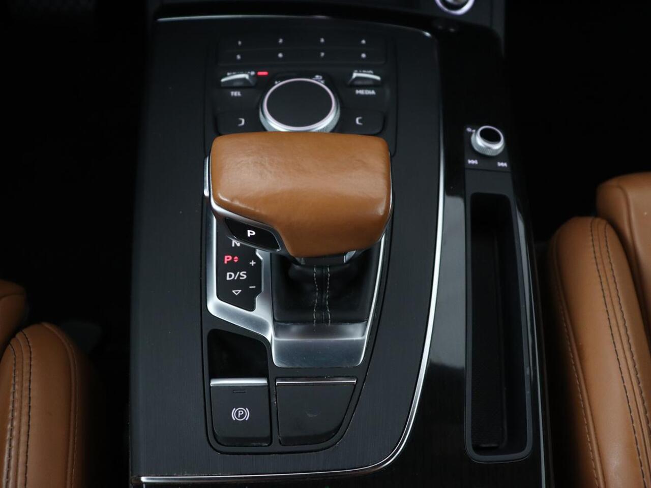 Audi Q5 50 TFSIe quattro S edition | Leder | Luchtvering | Stoelverwarming | Trekhaak | Full LED | Keyless | Navigatie | Sportstoelen