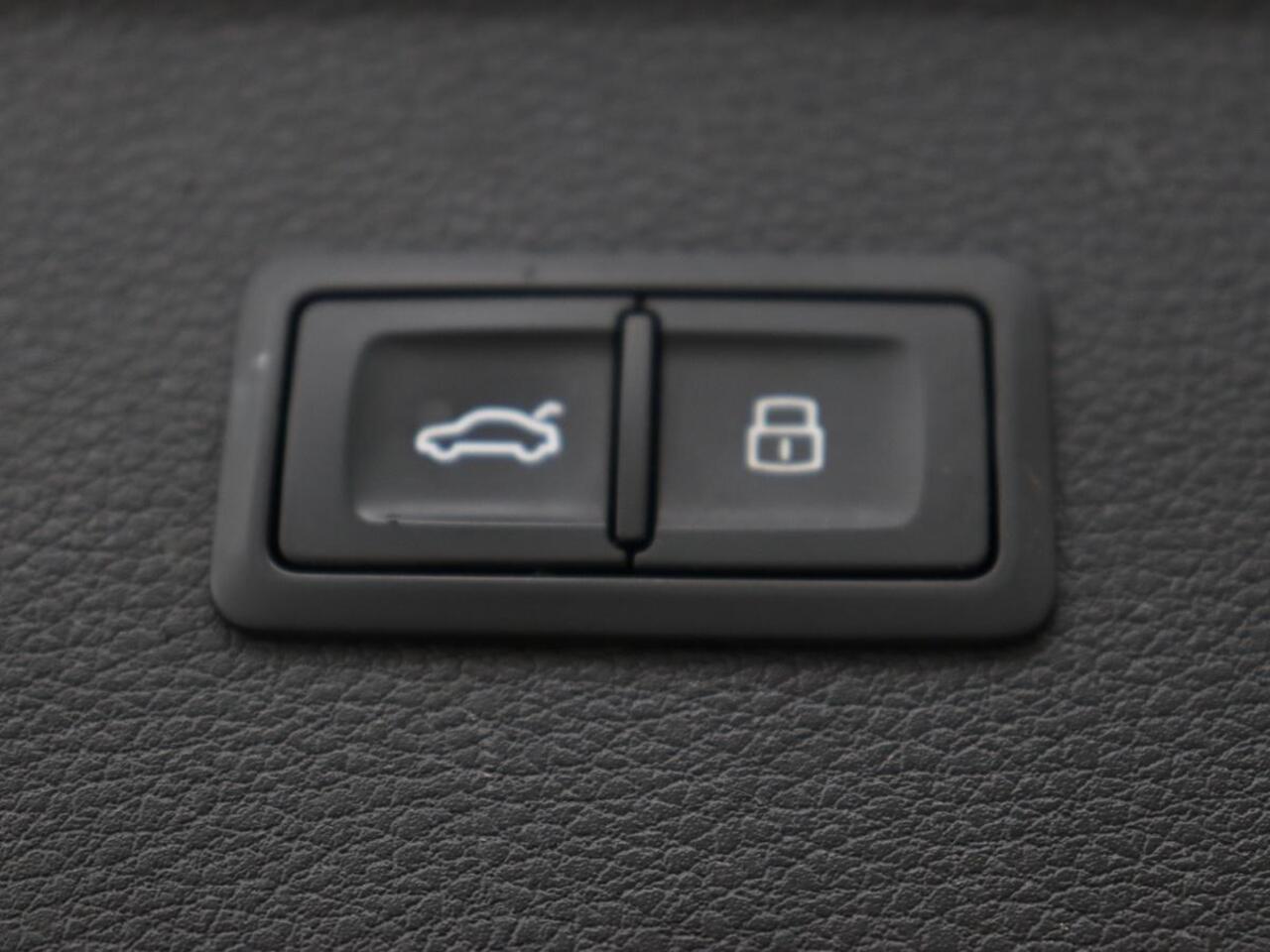 Audi Q5 55 TFSIe quattro S Line | Panoramadak | Adaptive cruise | 360 Camera | Virtual Cockpit | Half leder | Carplay | Full LED | Sportstoelen | Navigatie | PHEV | Plug In