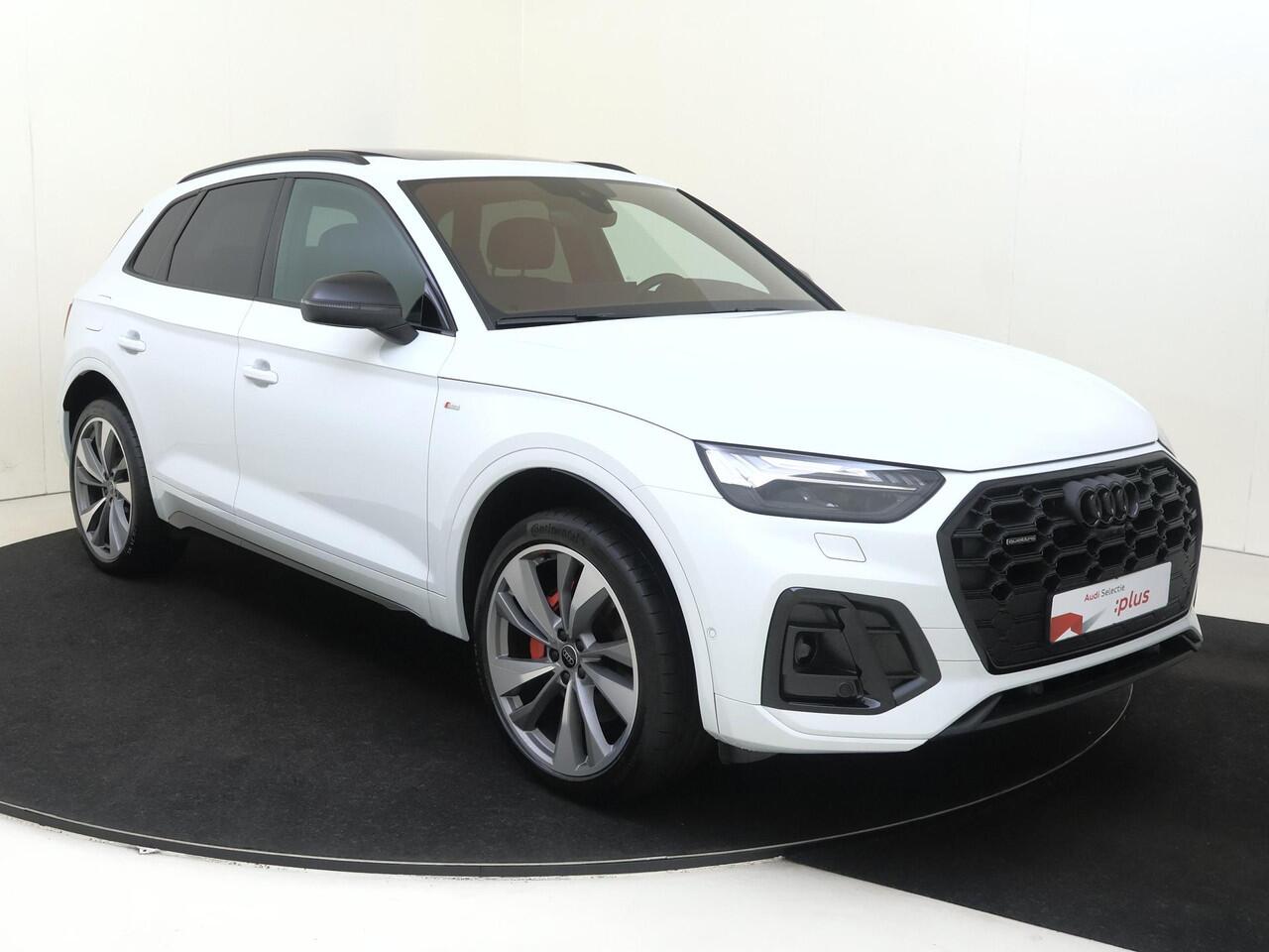 Audi Q5 55 TFSI e S edition Competition | Panoramadak | Trekhaak | Head-up display | Lederen bekleding 'Valcona' | Bang & Olufsen | Parkeerassistent | 360 camera | Stoelverwarming voor en achter |