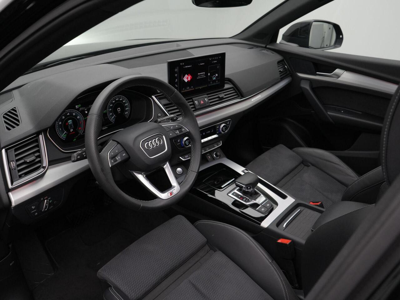 Audi Q5 55 TFSI e 367 pk S-tronic S edition Competition / S-Line | Panoramadak | Geheugenstoel | Rondomzicht camera | Bang & Olufsen | Matrix LED | Leder/alcantara