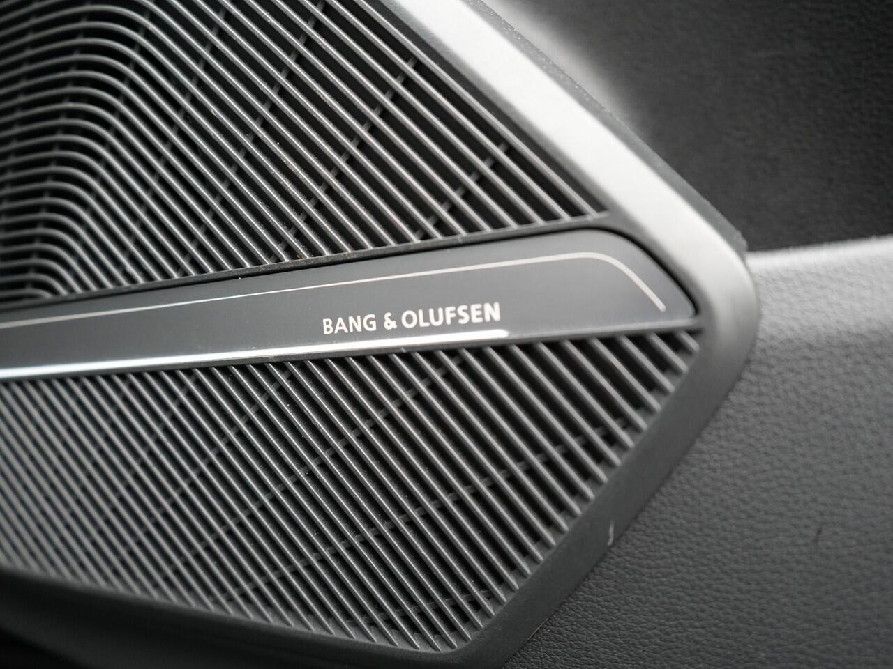 Audi Q5 Sportback 50 TFSI e S edition Plug In Hybrid 299pk Dealer O.H PHEV | Adaptive Cruise | Head Up | Bang & Olufsen | Alcantara Sportstoelen Memory | Keyless | 20"L.M | Camera | Sfeerverlichting |