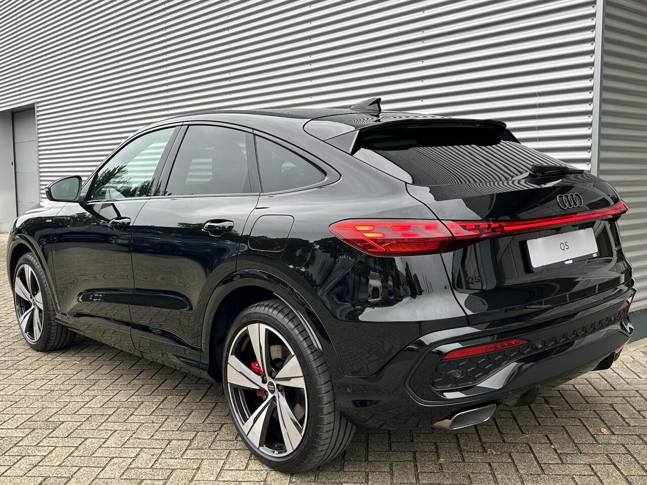 Audi Q5 Sportback S edition Competition 2.0 TFSI e 270 kW / 367 PK S Zwart Leder | Head-Up Display | Trekhaak | Luchtvering | Matrix | Keyless Entry | Bang & Olufsen | Sfeerverlichting | Adaptieve Cruise Control |