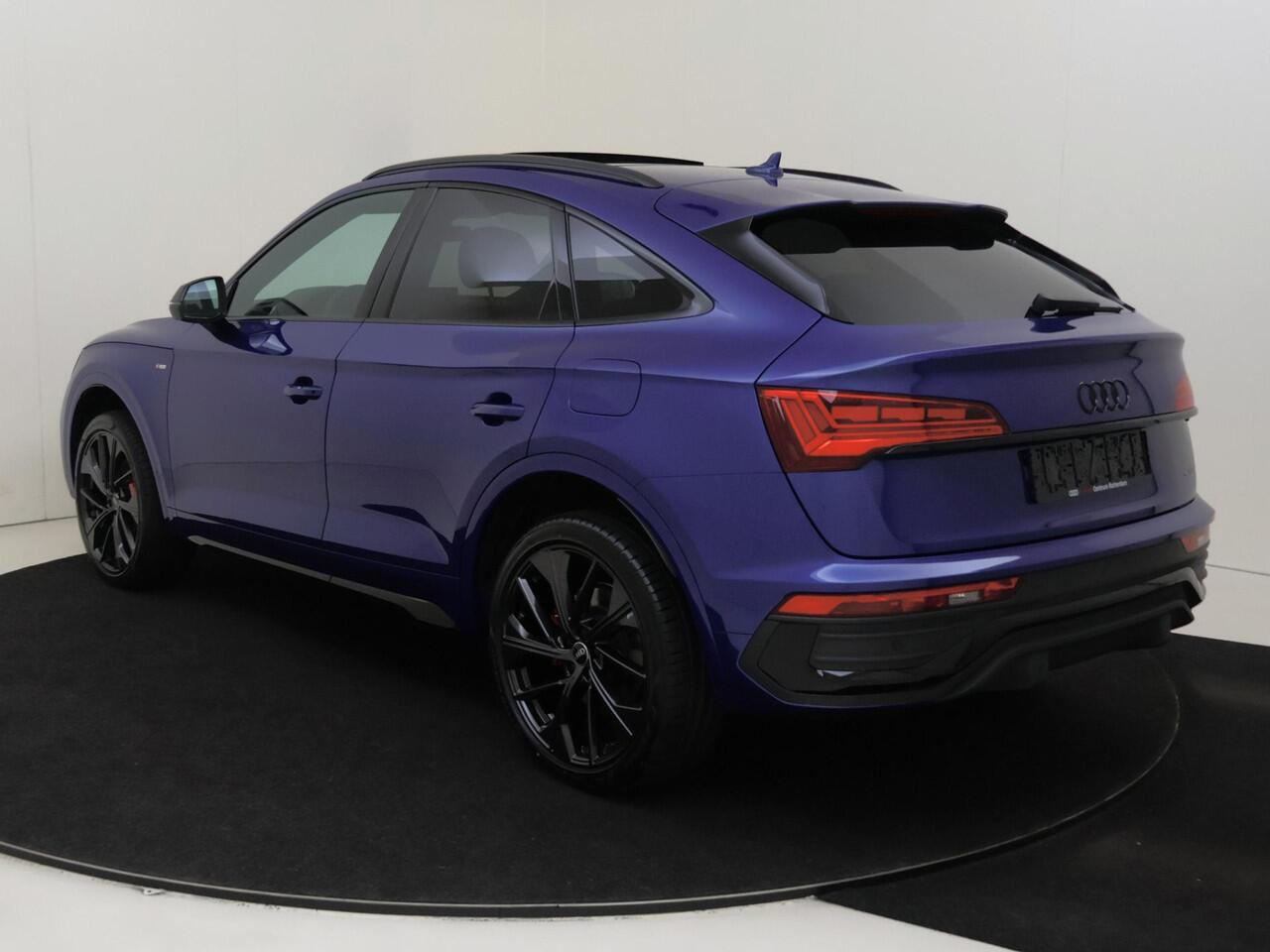 Audi Q5 Sportback 55 TFSI e S edition Competition | Panoramadak | Trekhaak | Stoelverwarming voor en achter | Dodehoek detectie | Optiek zwart Plus | LED matrix verlichting | Achteruitrijcamera | Keyless |