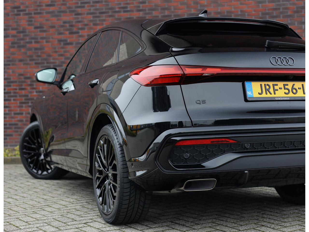 Audi Q5 Sportback e-hybrid quattro S edition Competition