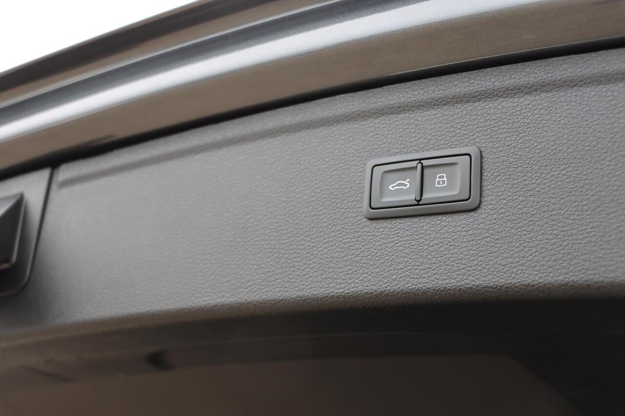 Audi Q5 50 TFSI e S edition Competition quattro 300pk S-Tronic | Panoramadak | Zwart optiek | Elektrische achterklep