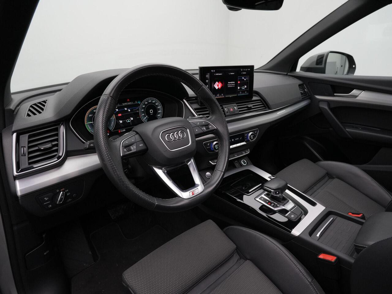 Audi Q5 55 TFSI e Quattro S edition Competition / S-Line | Panoramadak | Trekhaak | Geheugen-/massagestoel | Achteruitrijcamera | Adaptive Cruise