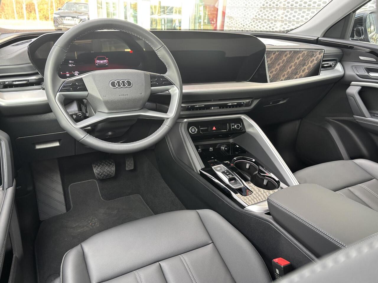 Audi Q5 Advanced edition e-Hybrid 220 kW / 299 PK | Passagiersdisplay | Head-up display | Bang & Olufsen Audio | Luchtvering