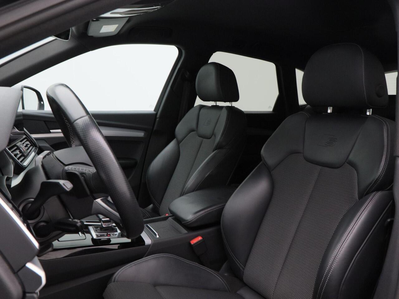 Audi Q5 50 TFSi e 300 Pk Automaat S-Line | Full LED | Adaptive Cruise | Trekhaak | LED | CarPlay | 19 Inch | Stoelverwarming