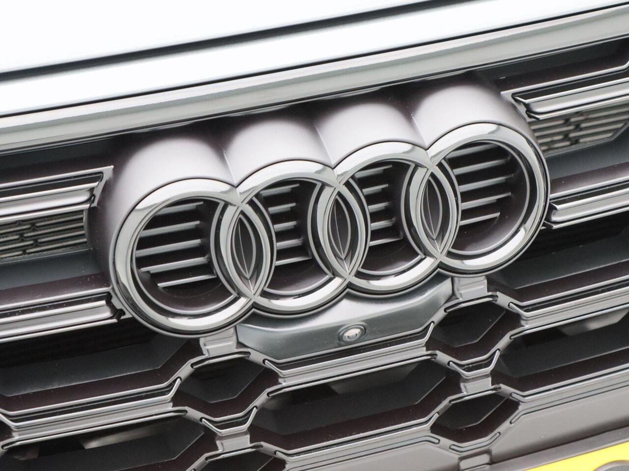 Audi Q5 55 TFSi e 367 Pk Automaat S-Line | Panoramadak | Adaptive Cruise | CarPlay | Stoelverwarming | Climate Control | Stuurverwarming | 360 camera | Trekhaak | 21 inch | 8.999 Km!!