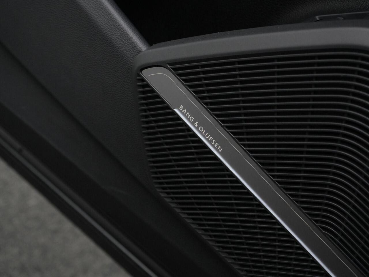 Audi Q5 Sportback 55 TFSI e 367 pk S-tronic S edition / S-Line | Panoramadak | Luchtvering | Leder/alcantara (rood gestikt) | Rondomzicht camera | Geheugenstoel | Bang & Olufsen | Matrix LED