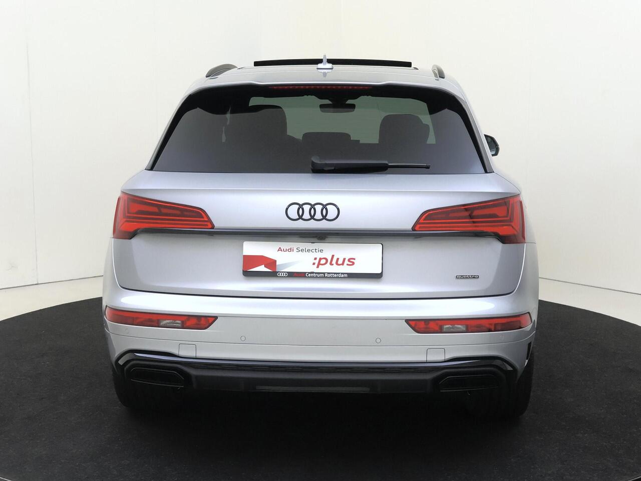 Audi Q5 55 TFSI e S edition Competition | Panoramadak | Trekhaak | Achteruitrijcamera | 3-zone airco | Dodehoek detectie | Keyless | LED matrix verlichting | Stoelverwarming |