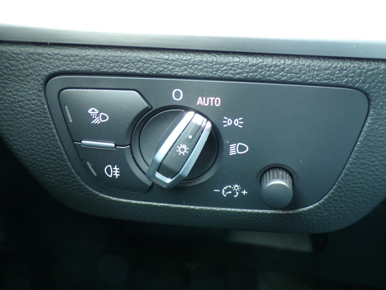 Audi Q5 55 TFSI e S edition Competition, Trekhaak / Luchtvering / Full LED / Sensoren + Camera / Carplay + Android Auto / Stoelverwarming / 20'' LMV