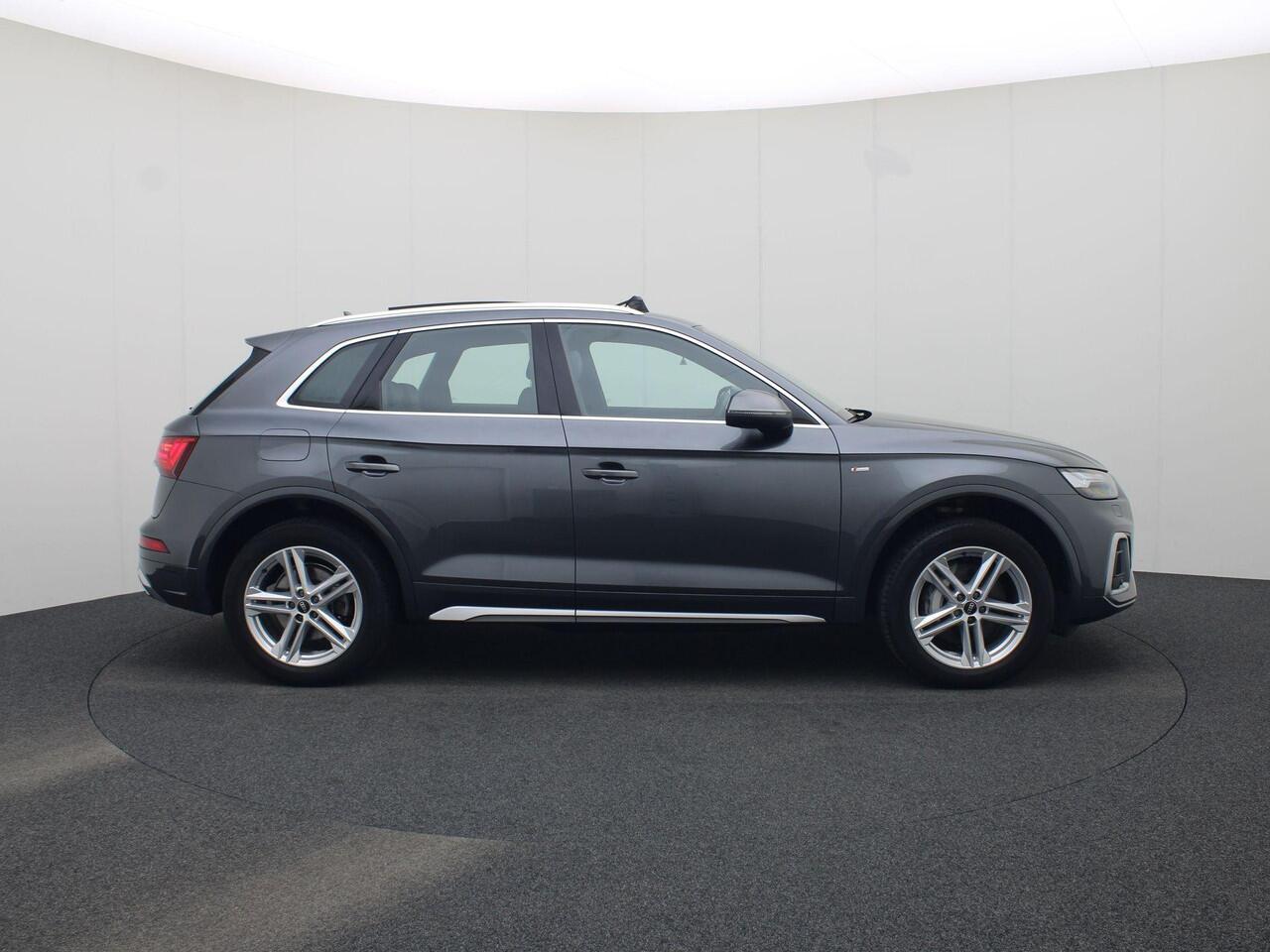 Audi Q5 50 TFSIe 220kW 299PK S Line · Panoramadak · Trekhaak · Achteruitrijcamera ·