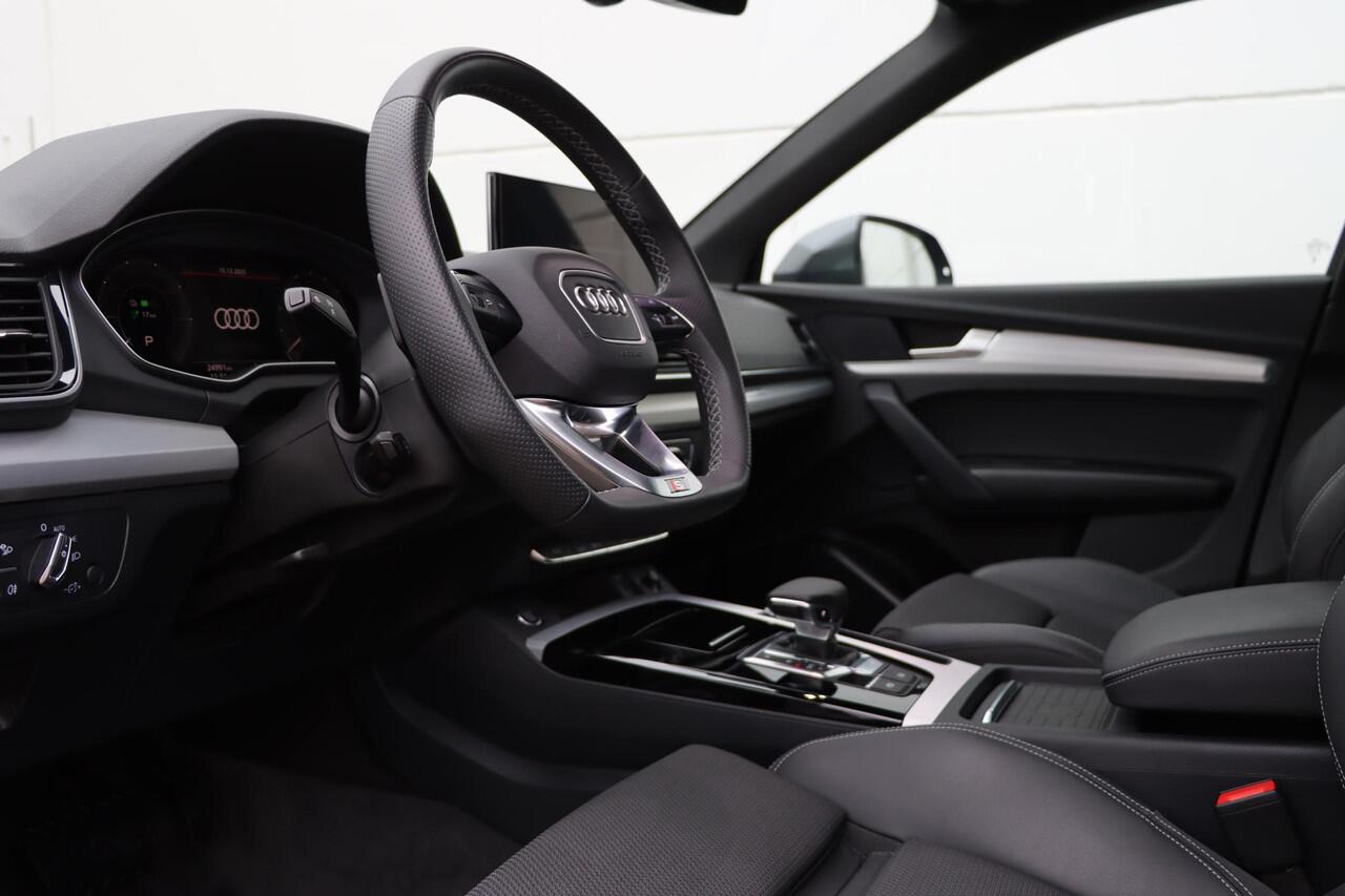 Audi Q5 50 TFSI e S edition Competition quattro 300pk S-Tronic | Panoramadak | Zwart optiek | Elektrische achterklep