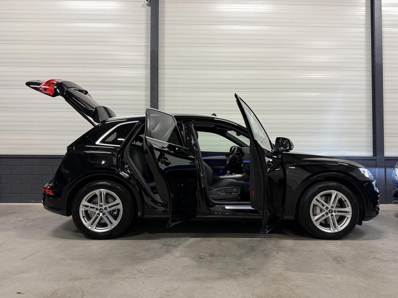 Audi Q5 55 TFSI e quattro Competition 367PK S-Line PANO/LUCHTVERING/TREKHAAK/360CAMERA/MASSAGE/KEYLESS/MATRIX/VIRTUAL/CARPLAY/SFEER/19"/PRIVACY/3X S-LINE/MYTHOSSCHWARZ METALLIC/VOLLEDIG AUDI DEALER HISTORIE,NET OH BEURT GEHAD BIJ 152.329KM