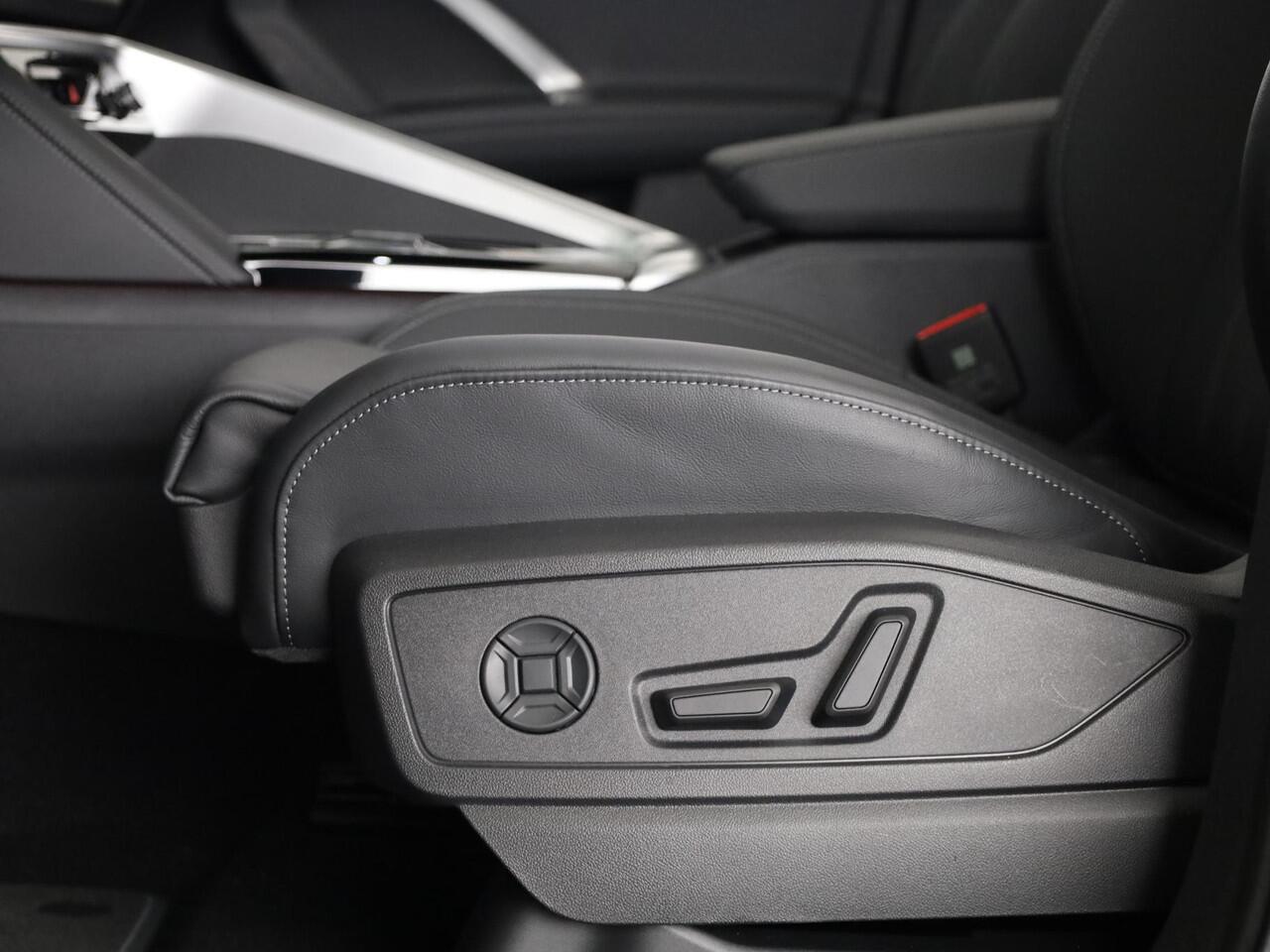 Audi Q5 2.0 TFSI e-hybrid quattro S edition Competition | Mmi experience pro | Glazen panoramadak | Tech plus | Privacy glas |