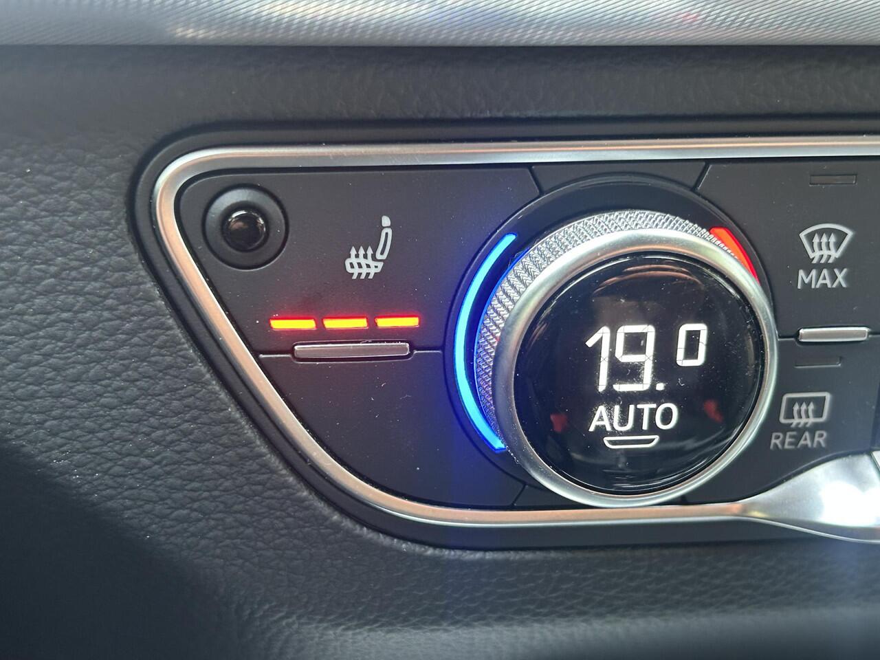 Audi Q5 50 TFSI e Advanced edition PHEV | luchtvering| digitaal dash | trekhaak | verwarmde stoelen |