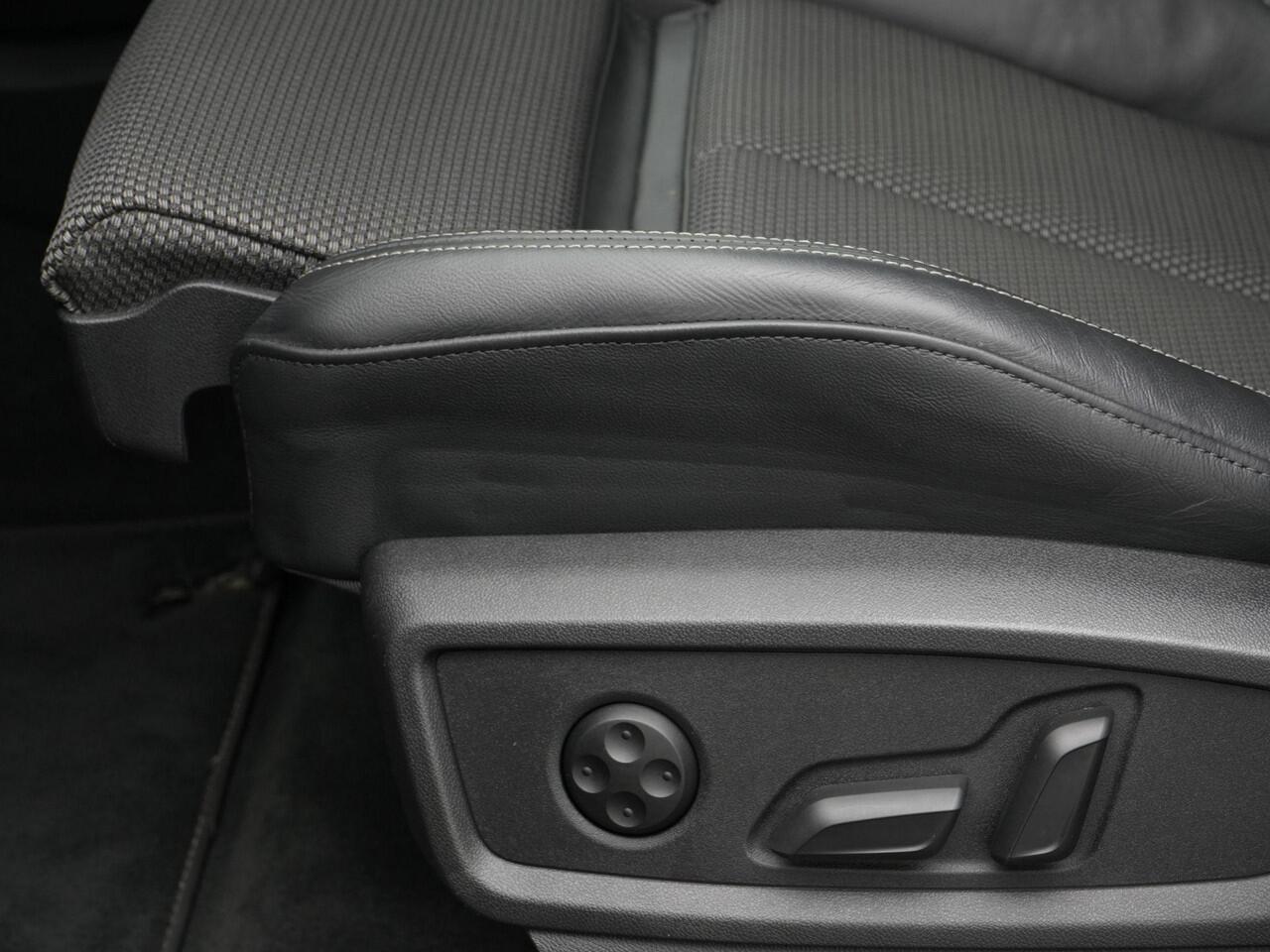 Audi Q5 50 TFSI e 299 pk S-tronic quattro S edition | Matrix LED koplampen | Achteruitrijcamera | Standkachel | Adaptive Cruise | Stoelverwarming | Sportstoelen | 21 inch